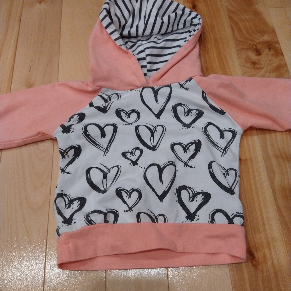 3/20$ size 70 6 month pink black white hearts hoodie sweater